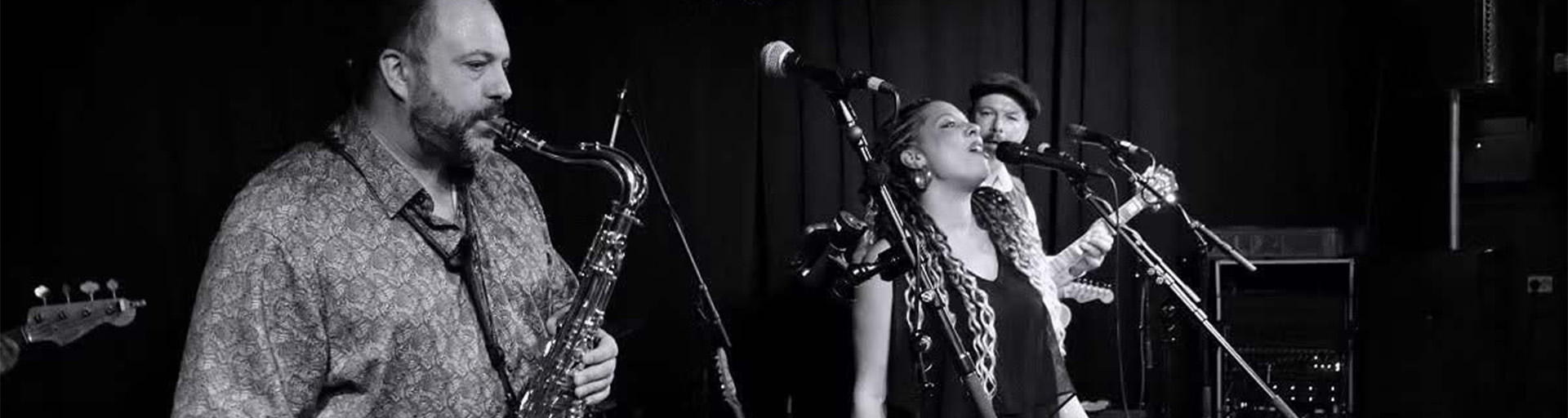 Nicole Richardson met band